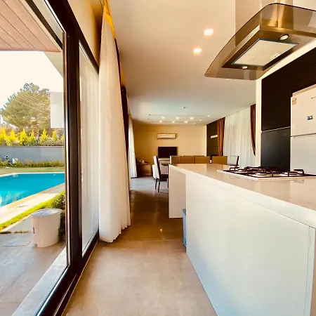 Oasis Villalari 4 * קוסדסי